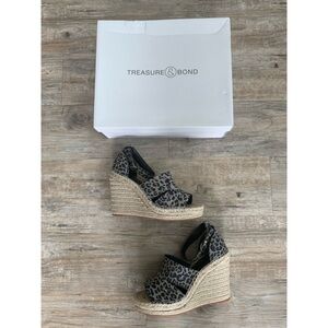 NEW IN BOX TREASURE & BOND Leopard Wedge Sandals